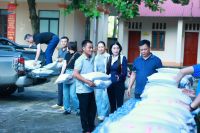 Hiệp hội Du lịch tỉnh Tuyên Quang thăm, tặng quà hỗ trợ người dân bị ảnh hưởng bão số 10